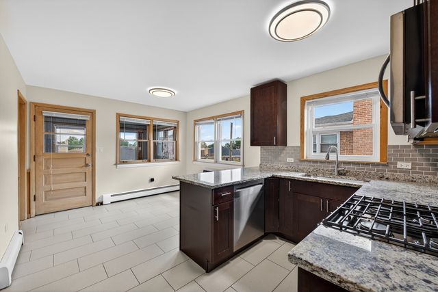 8312 W Summerdale Avenue 2, Chicago, IL 60656