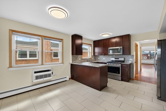 8312 W Summerdale Avenue 2, Chicago, IL 60656