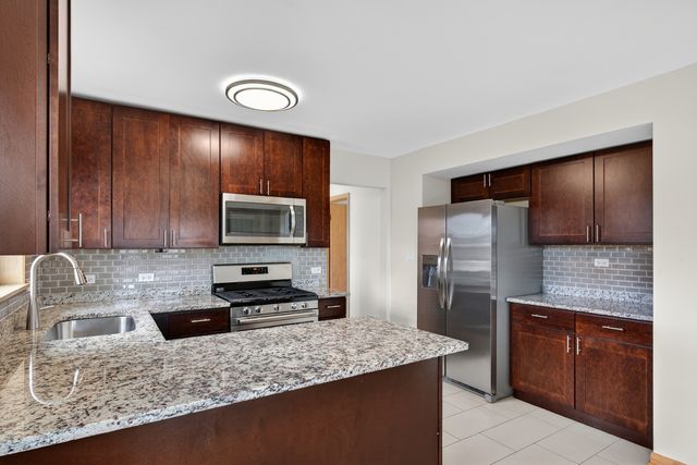 8312 W Summerdale Avenue 2, Chicago, IL 60656