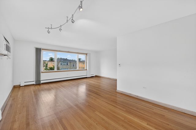 8312 W Summerdale Avenue 2, Chicago, IL 60656