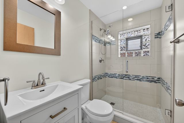 8312 W Summerdale Avenue 2, Chicago, IL 60656