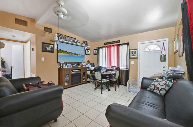 291 Tulip Tree Drive, Lantana, FL 33462