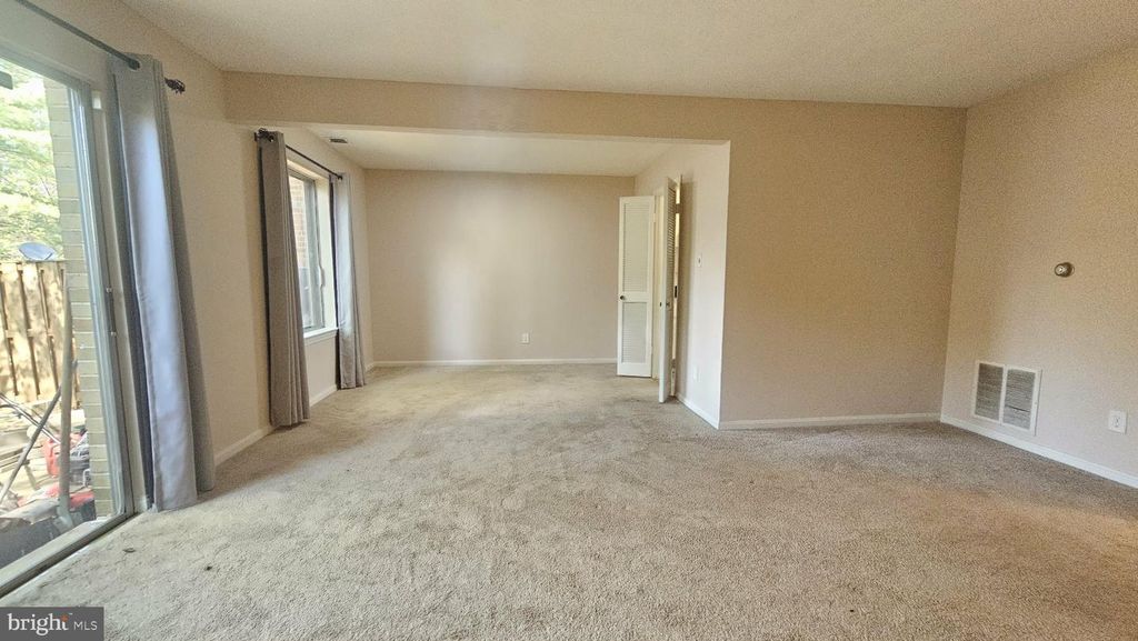 Image 15 of property listing at 17736 TOPFIELD DR #4-D, Gaithersburg, MD 20877