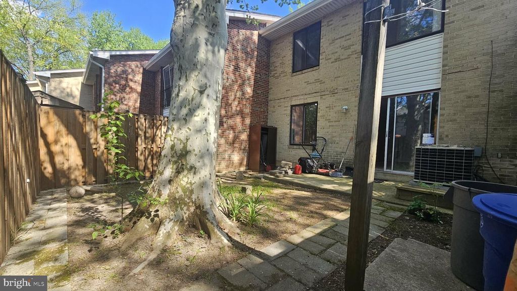 Image 4 of property listing at 17736 TOPFIELD DR #4-D, Gaithersburg, MD 20877