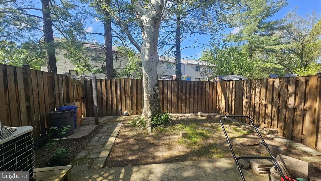 Image 5 of property listing at 17736 TOPFIELD DR #4-D, Gaithersburg, MD 20877