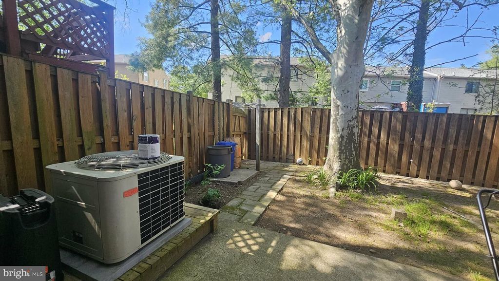 Image 6 of property listing at 17736 TOPFIELD DR #4-D, Gaithersburg, MD 20877