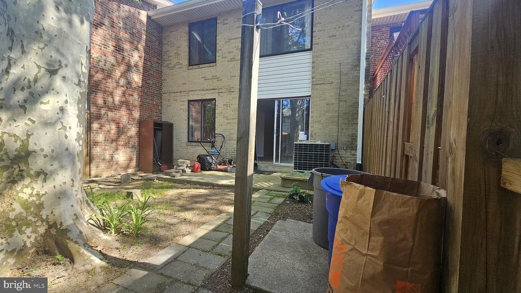 Image 7 of property listing at 17736 TOPFIELD DR #4-D, Gaithersburg, MD 20877