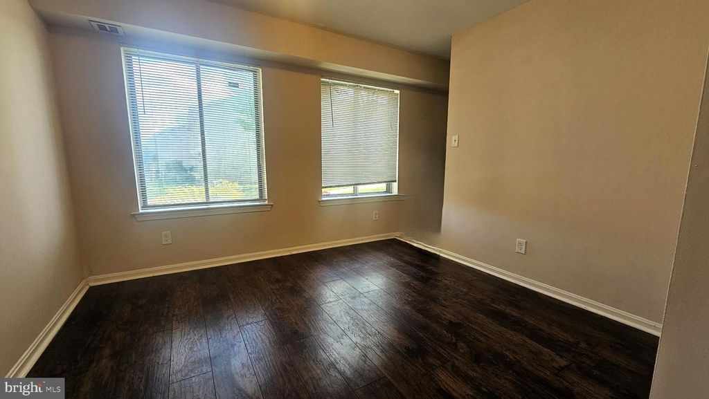 Image 8 of property listing at 17736 TOPFIELD DR #4-D, Gaithersburg, MD 20877