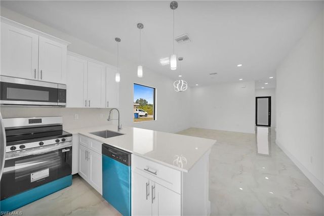 2607 57th ST W, Lehigh Acres, FL 33971