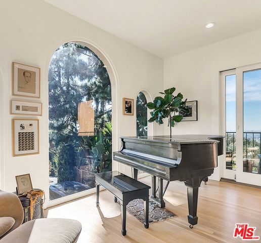 6203 Temple Hill Drive, Los Angeles, CA 90068