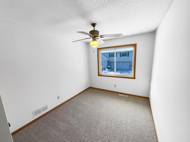 3677 Gershwin Lane N, Oakdale, MN 55128