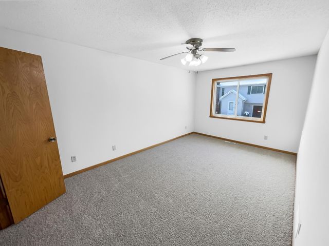 3677 Gershwin Lane N, Oakdale, MN 55128