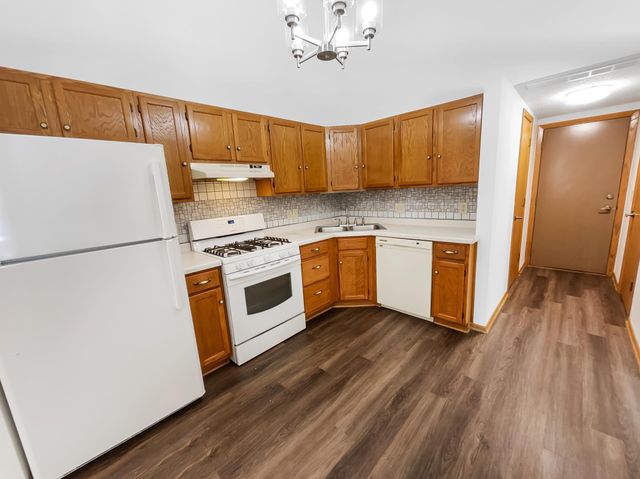 3677 Gershwin Lane N, Oakdale, MN 55128