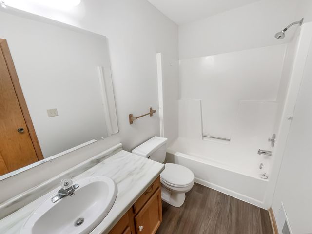 3677 Gershwin Lane N, Oakdale, MN 55128