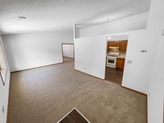 3677 Gershwin Lane N, Oakdale, MN 55128