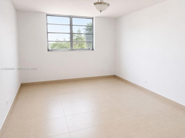 447 NE 195th Street 117, Miami, FL 33179