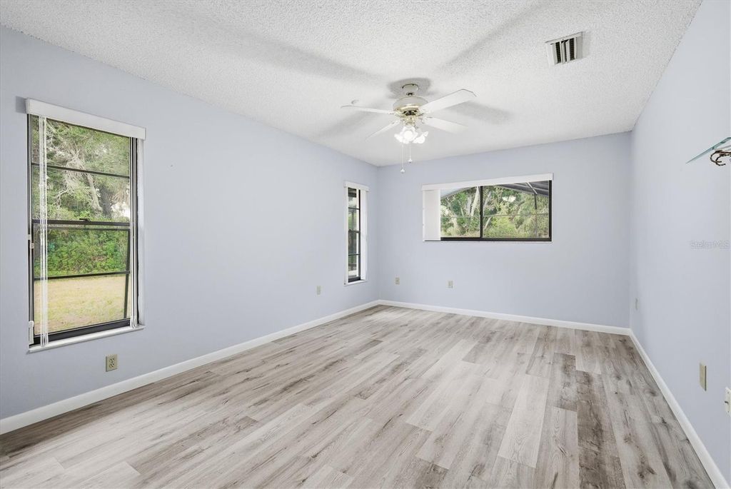 Image 20 of property listing at 4922 29TH LN E, Bradenton, FL 34203