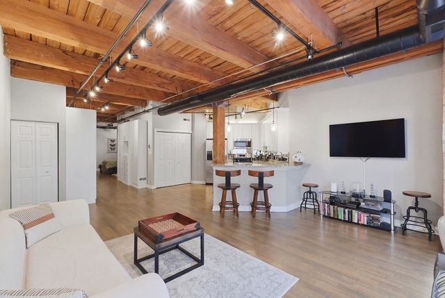 225 W HURON Street 313, Chicago, IL 60654