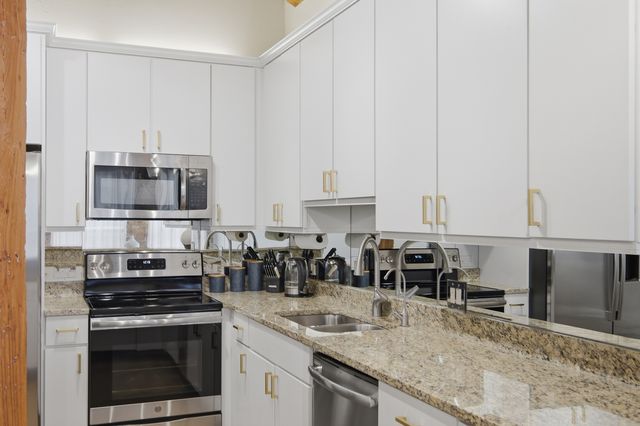 225 W HURON Street 313, Chicago, IL 60654