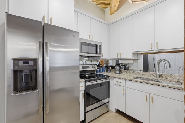 225 W HURON Street 313, Chicago, IL 60654