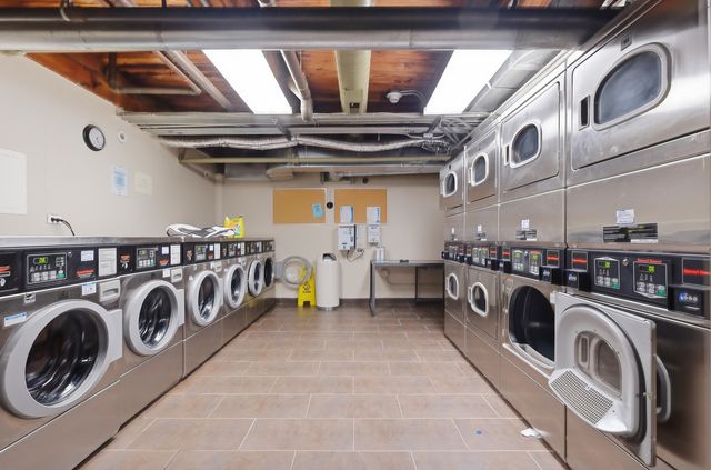 225 W HURON Street 313, Chicago, IL 60654