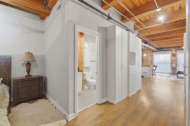 225 W HURON Street 313, Chicago, IL 60654