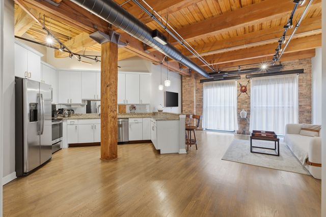 225 W HURON Street 313, Chicago, IL 60654