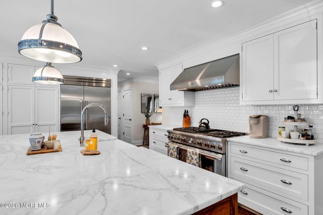 94 Lewis Lane, Fair Haven, NJ 07704