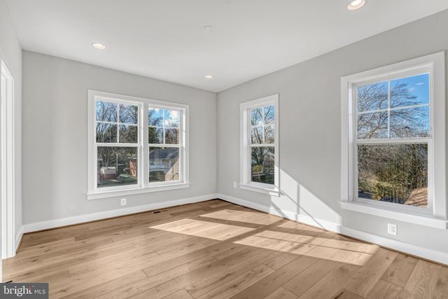 6607 29TH ST N, Arlington, VA 22213