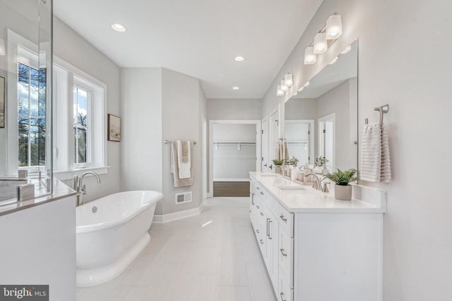 6607 29TH ST N, Arlington, VA 22213