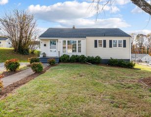 717 Crestwood Circle, Lynchburg, VA 24502