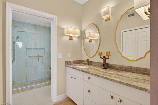 3330 Crown Pointe BLVD 101, Naples, FL 34112