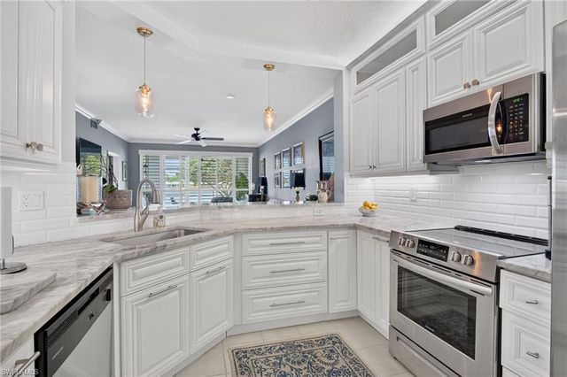 3330 Crown Pointe BLVD 101, Naples, FL 34112