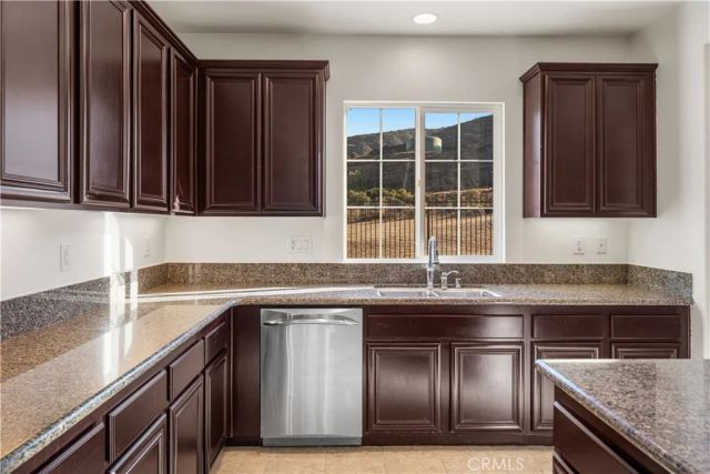 7539 Sanctuary Drive, Corona, CA 92883
