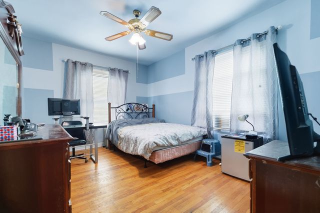 7021 S Cregier Avenue, Chicago, IL 60649