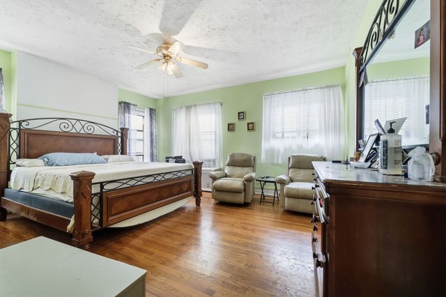 7021 S Cregier Avenue, Chicago, IL 60649