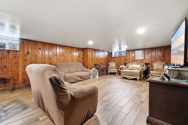 7021 S Cregier Avenue, Chicago, IL 60649