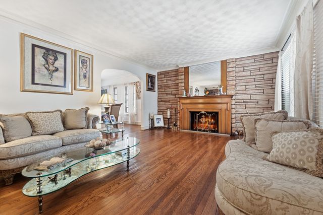 7021 S Cregier Avenue, Chicago, IL 60649