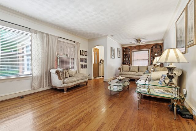 7021 S Cregier Avenue, Chicago, IL 60649