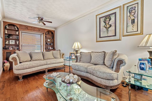 7021 S Cregier Avenue, Chicago, IL 60649