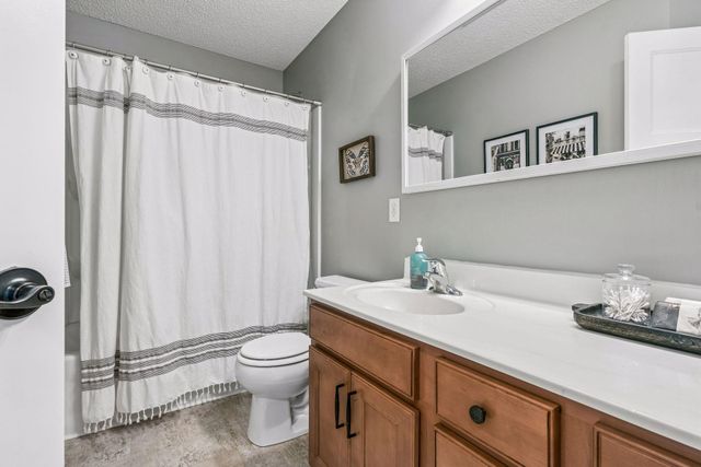 13816 Savanna Drive, Rogers, MN 55374