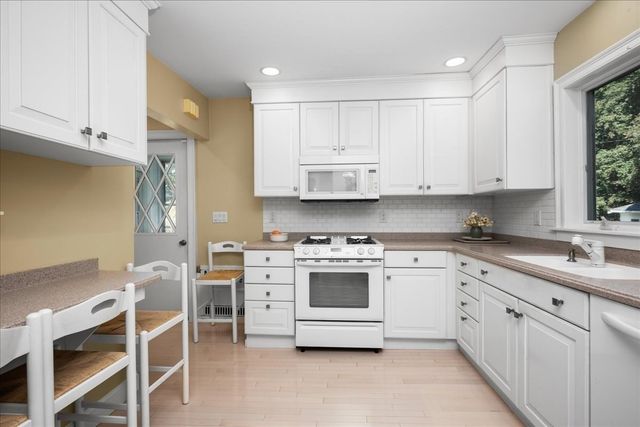 22 Vassar St, Worcester, MA 01602