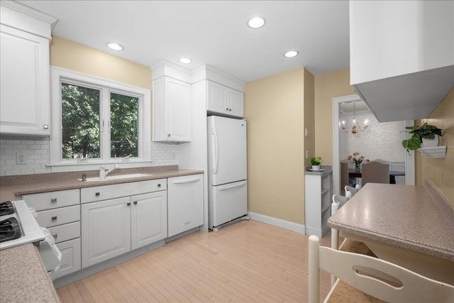 22 Vassar St, Worcester, MA 01602