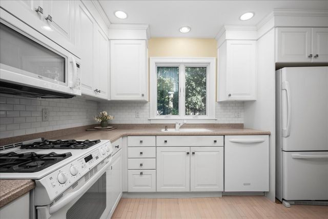 22 Vassar St, Worcester, MA 01602