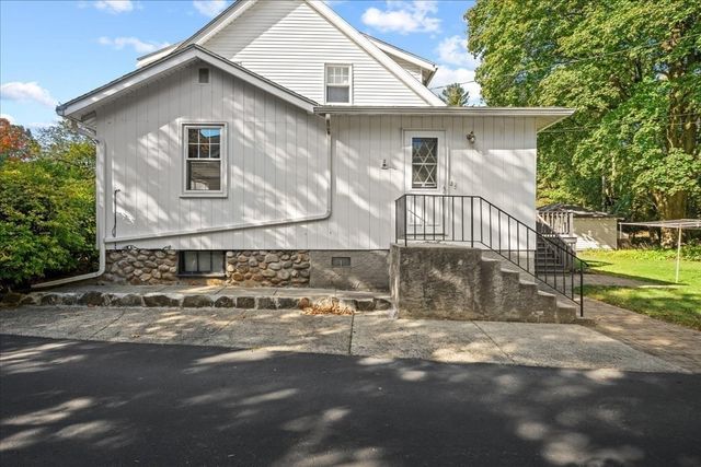 22 Vassar St, Worcester, MA 01602
