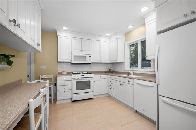 22 Vassar St, Worcester, MA 01602