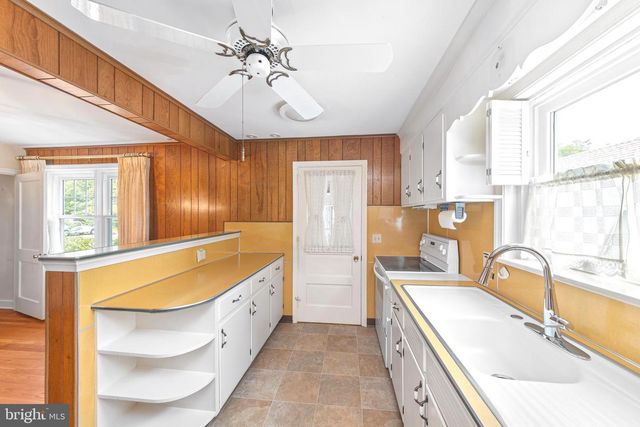121 OAK DR, Lansdale, PA 19446
