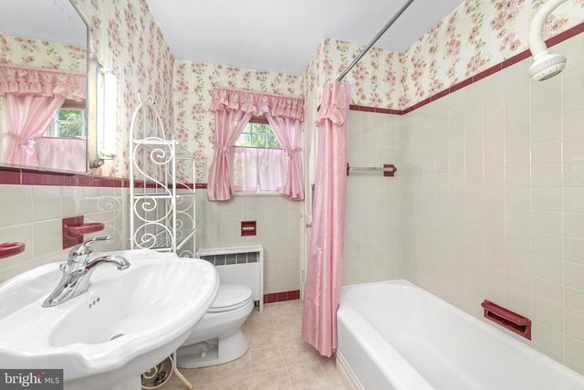 121 OAK DR, Lansdale, PA 19446