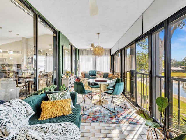 10215 N Circle Lake Drive 201, Boynton Beach, FL 33437