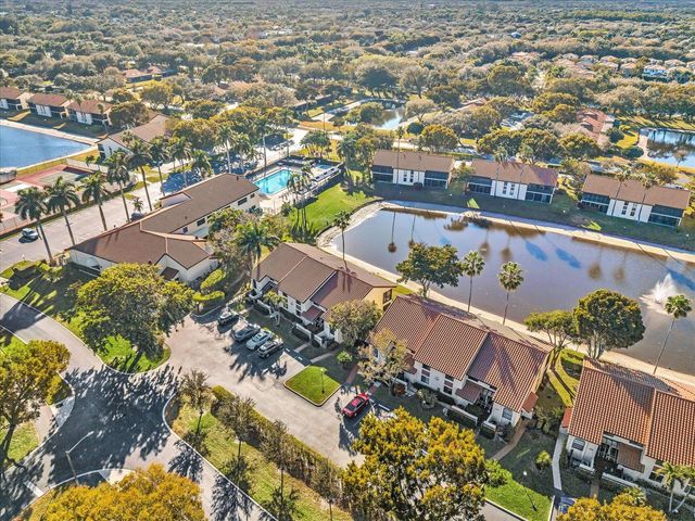 10215 N Circle Lake Drive 201, Boynton Beach, FL 33437